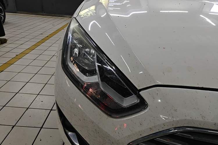 Used Ford Escort 2015 1.5L Manual Fashion Edition Right Front Headlight