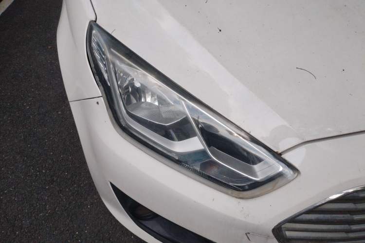 Used Ford Escort 2015 1.5L Automatic Comfort Edition Right Front Headlight