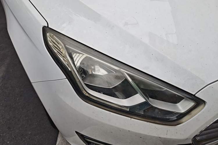 Used Ford Escort 2015 1.5L Automatic Fashion Model Right Front Headlight