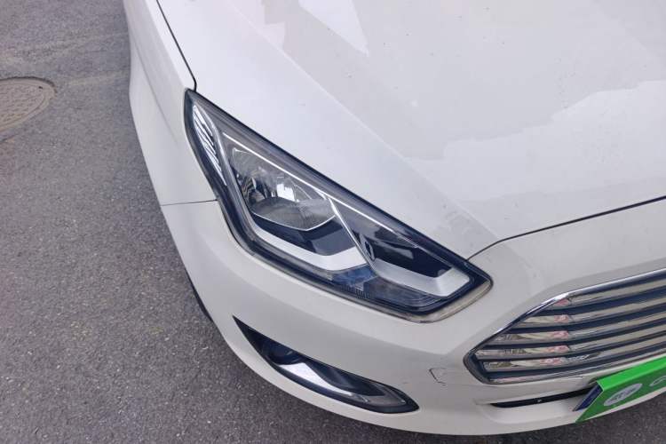 Used Ford Escort 2015 1.5L Automatic Fashion Model Right Front Headlight