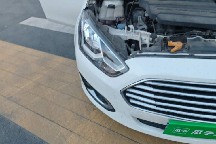 Used Ford Escort 2015 1.5L Automatic Fashion Model Right Front Headlight