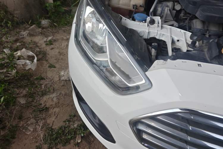 Used Ford Escort 2015 1.5L Automatic Comfort Edition Right Front Headlight