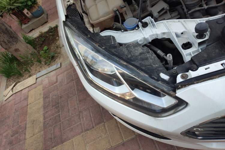 Used Ford Escort 2015 1.5L Automatic Comfort Edition Right Front Headlight