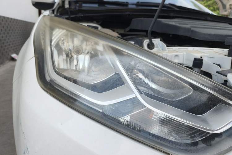 Used Ford Escort 2015 1.5L Manual Fashion Edition Right Front Headlight