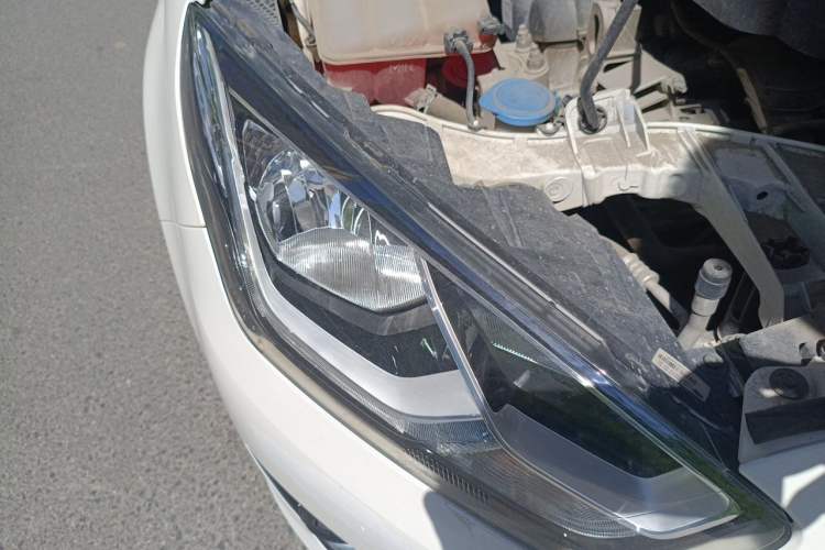 Used Ford Escort 2015 1.5L Automatic Fashion Model Right Front Headlight