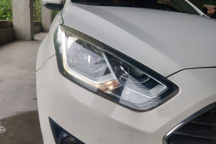 Used Ford Escort 2015 1.5L Manual Comfort Model Right Front Headlight