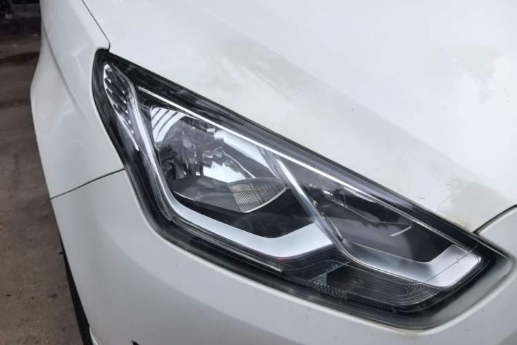 Used Ford Escort 2015 1.5L Manual Fashion Edition Right Front Headlight