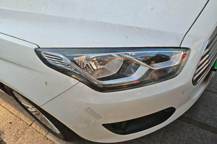 Used Ford Escort 2015 1.5L Manual Comfort Model Right Front Headlight