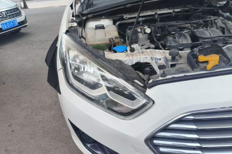 Used Ford Escort 2015 1.5L Automatic Comfort Edition Right Front Headlight