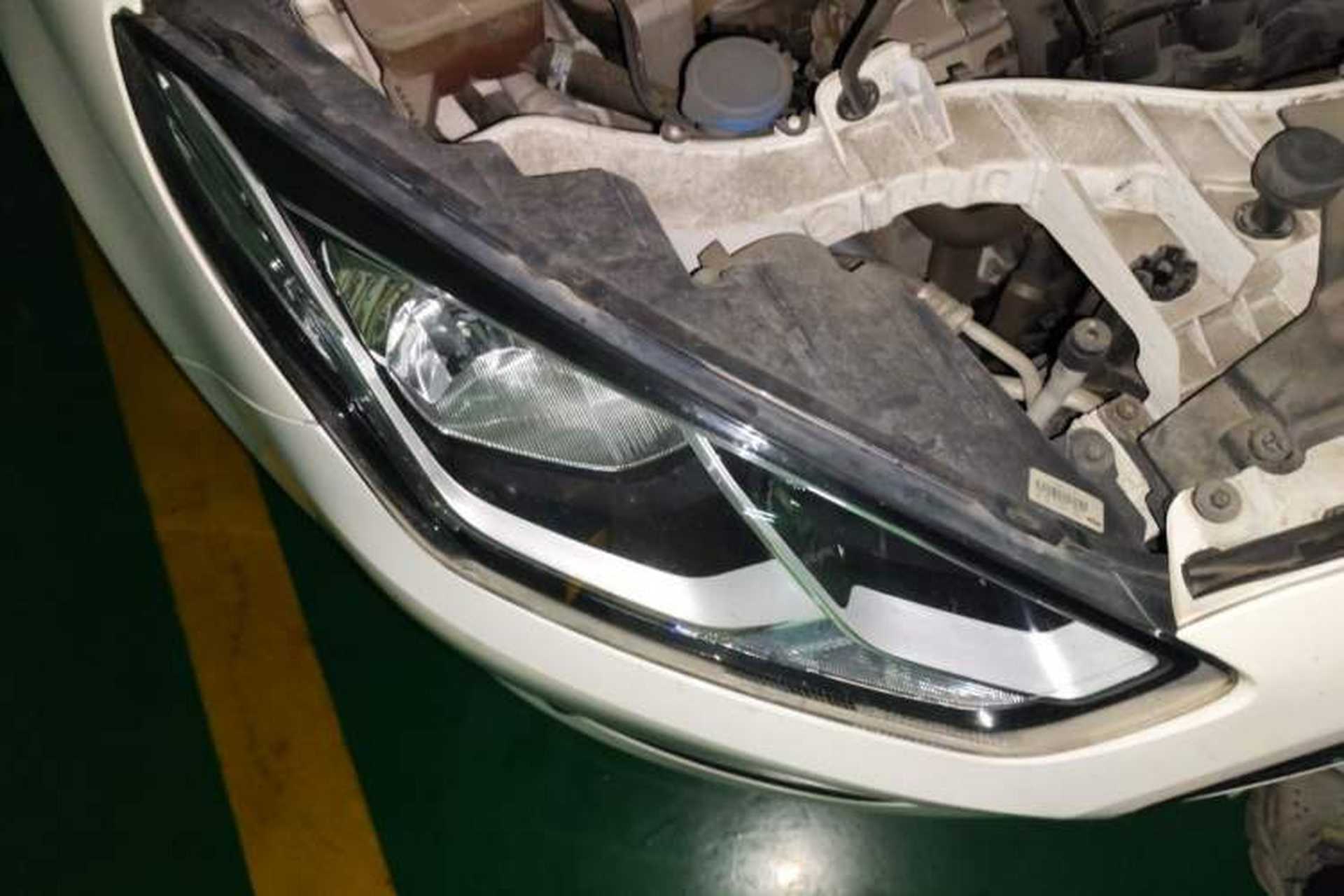 Used Ford Escort 2015 1.5L Automatic Fashion Model Right Front Headlight