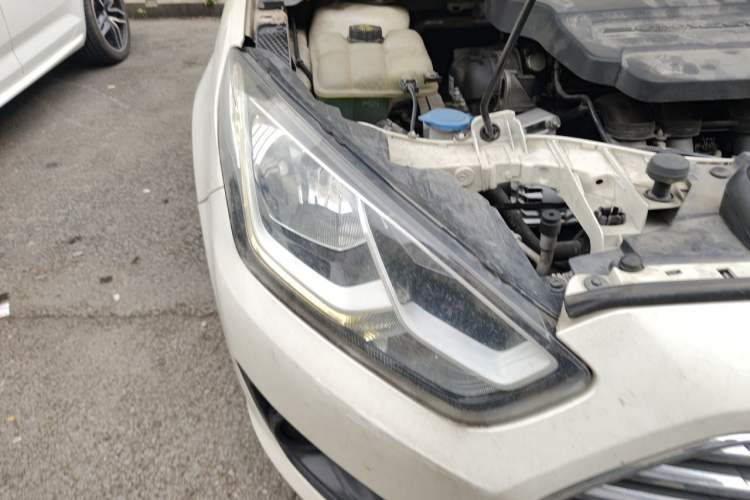 Used Ford Escort 2015 1.5L Automatic Comfort Edition Right Front Headlight