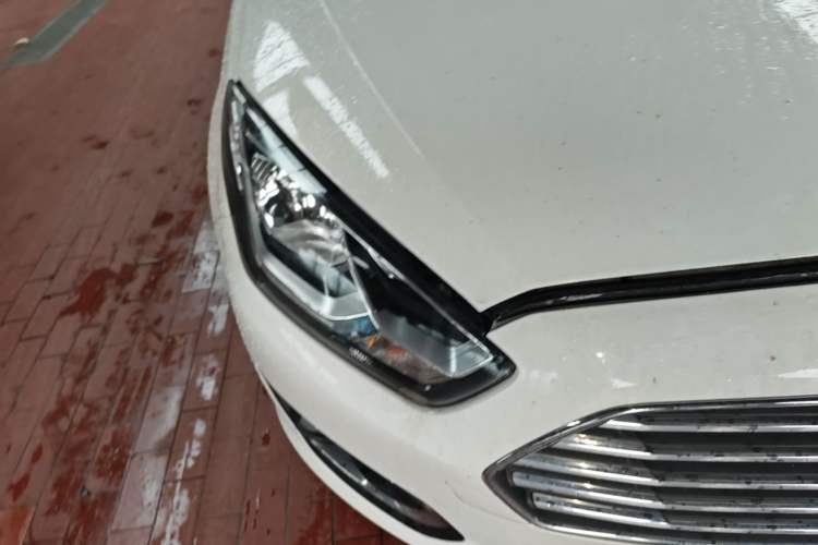 Used Ford Escort 2015 1.5L Automatic Fashion Model Right Front Headlight