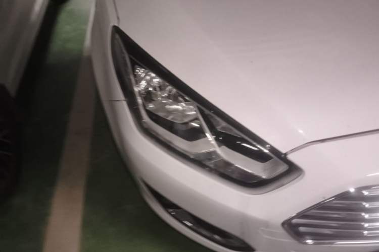 Used Ford Escort 2015 1.5L Automatic Fashion Model Right Front Headlight