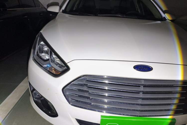 Used Ford Escort 2015 1.5L Automatic Fashion Model Right Front Headlight