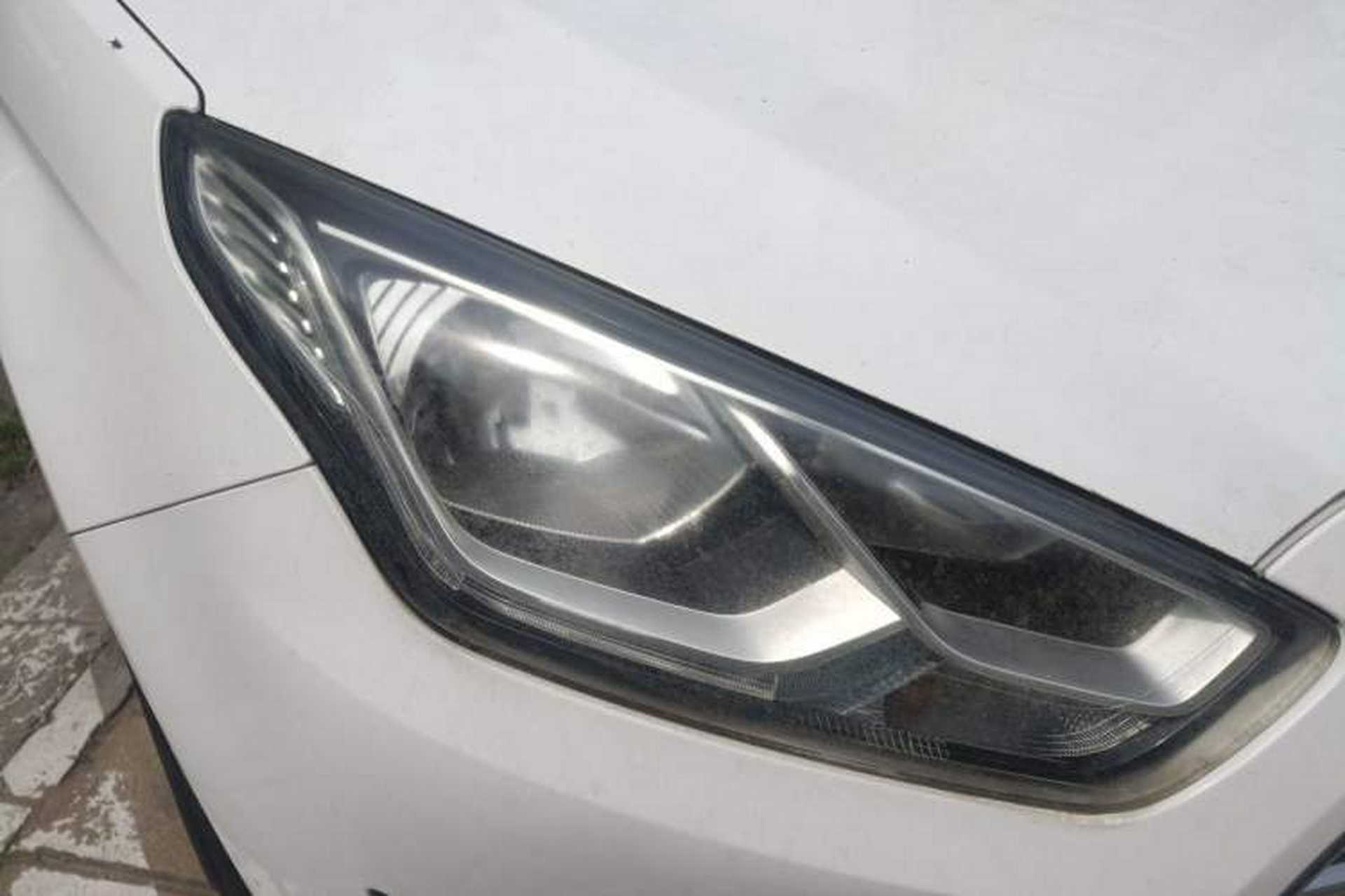 Used Ford Escort 2015 1.5L Automatic Fashion Model Right Front Headlight