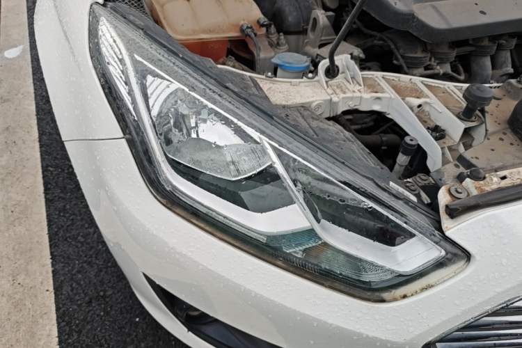 Used Ford Escort 2015 1.5L Automatic Comfort Edition Right Front Headlight