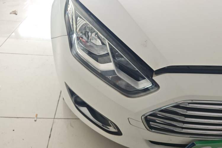 Used Ford Escort 2015 1.5L Automatic Fashion Model Right Front Headlight
