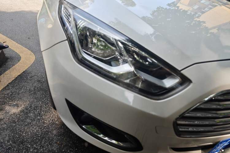 Used Ford Escort 2015 1.5L Manual Fashion Edition Right Front Headlight