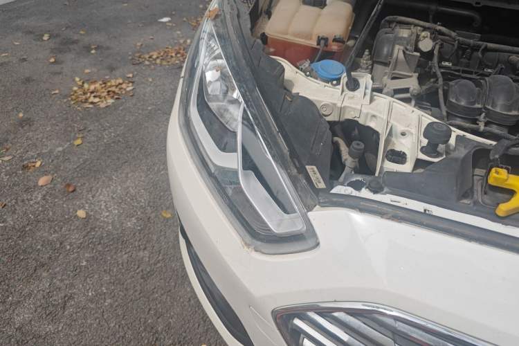 Used Ford Escort 2015 1.5L Manual Comfort Model Right Front Headlight