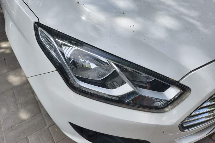 Used Ford Escort 2015 1.5L Manual Comfort Model Right Front Headlight