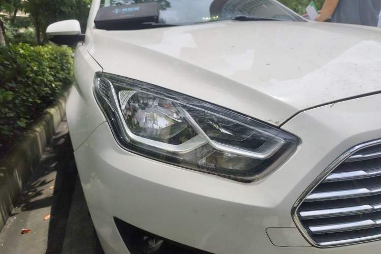 Used Ford Escort 2015 1.5L Automatic Comfort Edition Right Front Headlight