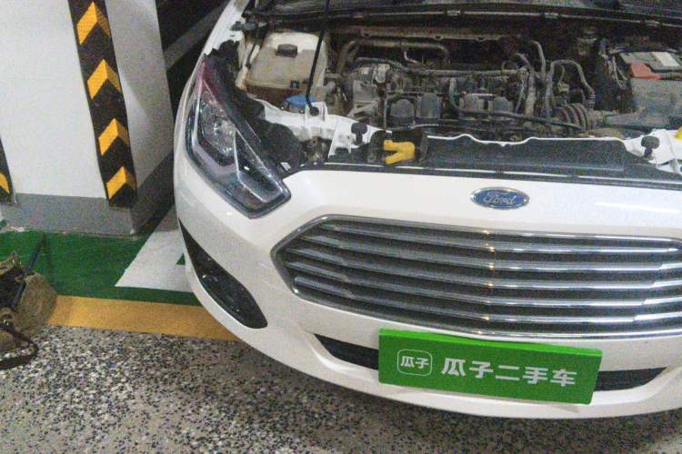 Used Ford Escort 2015 1.5L Manual Comfort Model Right Front Headlight