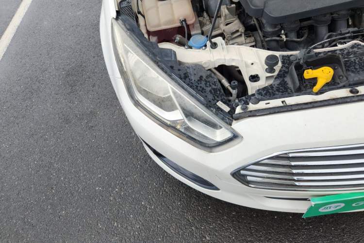 Used Ford Escort 2015 1.5L Automatic Fashion Model Right Front Headlight