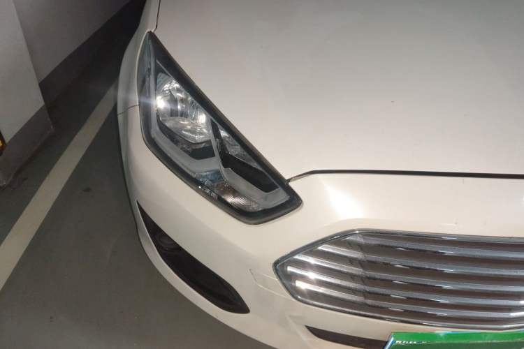 Used Ford Escort 2015 1.5L Automatic Comfort Edition Right Front Headlight