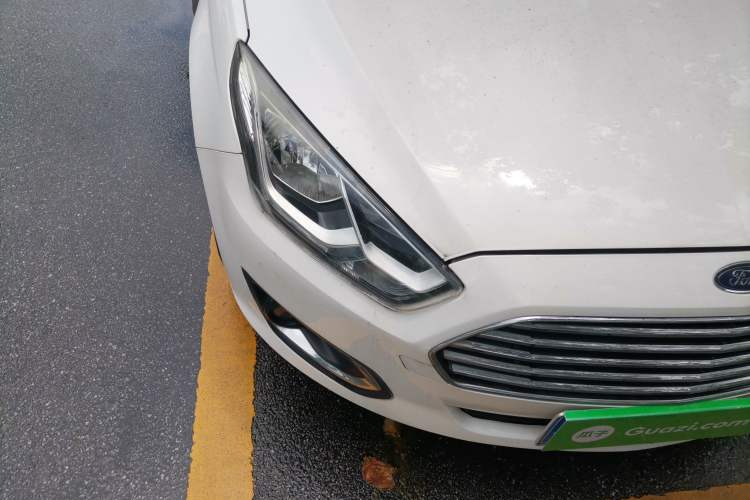 Used Ford Escort 2015 1.5L Automatic Fashion Model Right Front Headlight