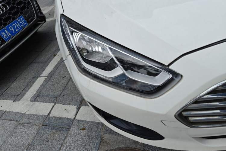 Used Ford Escort 2015 1.5L Automatic Comfort Edition Right Front Headlight