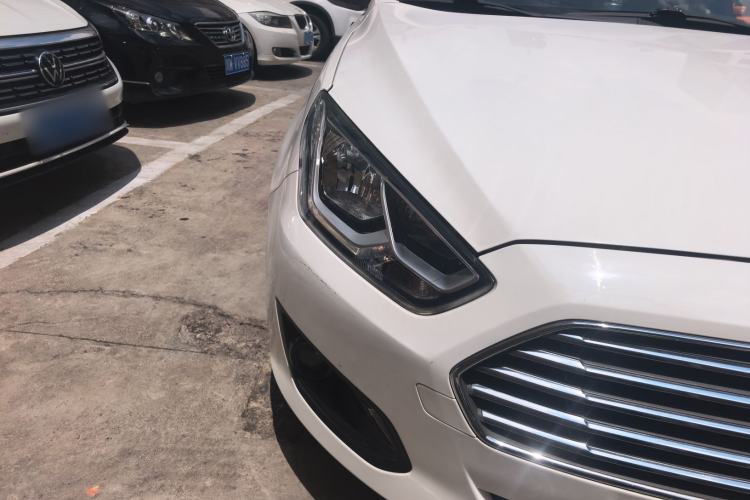 Used Ford Escort 2015 1.5L Manual Comfort Model Right Front Headlight
