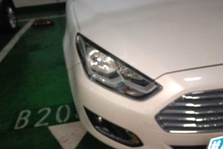 Used Ford Escort 2015 1.5L Automatic Fashion Model Right Front Headlight