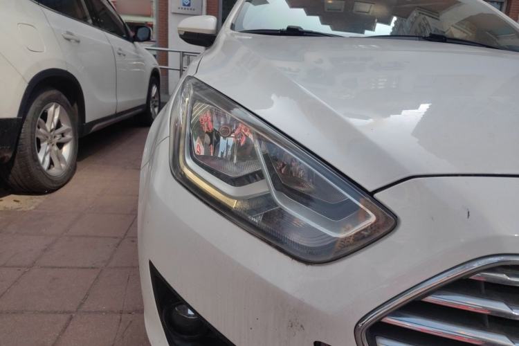 Used Ford Escort 2015 1.5L Manual Comfort Model Right Front Headlight
