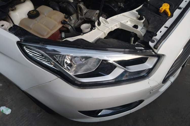 Used Ford Escort 2015 1.5L Automatic Fashion Model Right Front Headlight