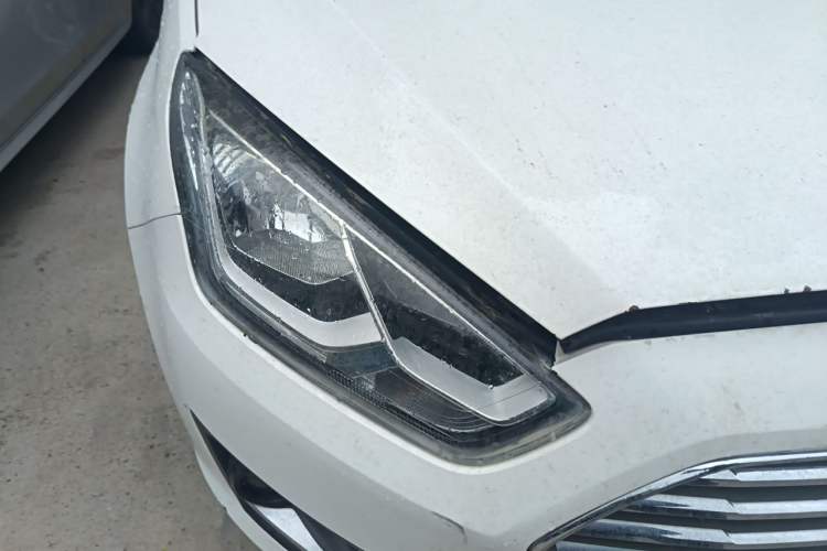 Used Ford Escort 2015 1.5L Automatic Fashion Model Right Front Headlight