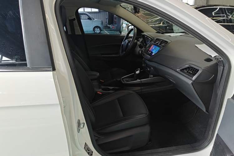 Used Ford Escort 2015 1.5L Automatic Fashion Model Right Front Seat