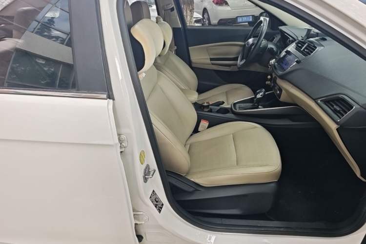 Used Ford Escort 2015 1.5L Automatic Fashion Model Right Front Seat