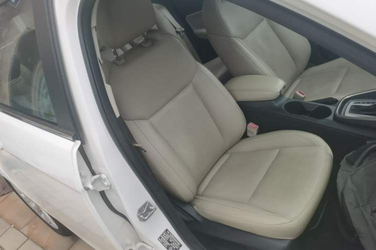 Used Ford Escort 2015 1.5L Automatic Fashion Model Right Front Seat
