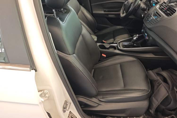 Used Ford Escort 2015 1.5L Automatic Fashion Model Right Front Seat