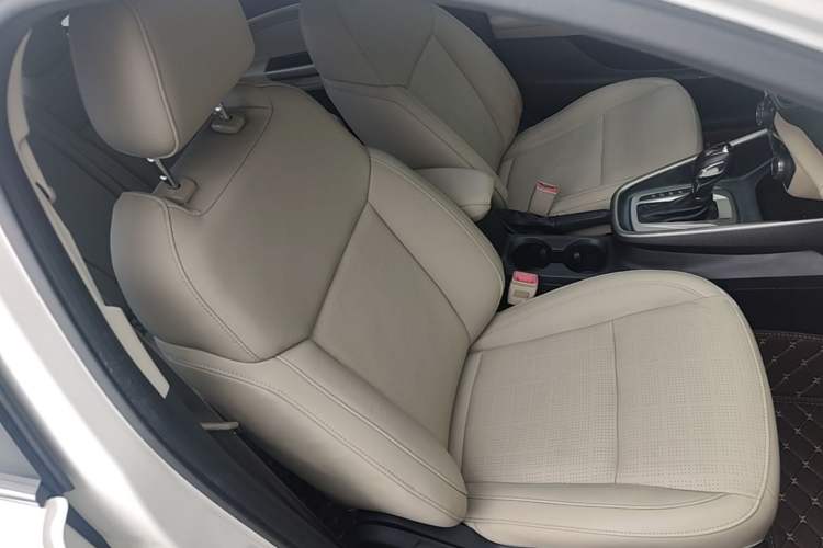 Used Ford Escort 2015 1.5L Automatic Fashion Model Right Front Seat