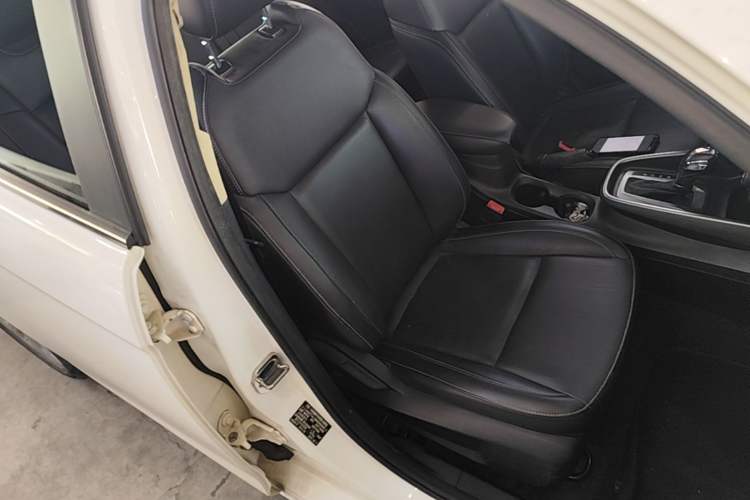 Used Ford Escort 2015 1.5L Automatic Fashion Model Right Front Seat