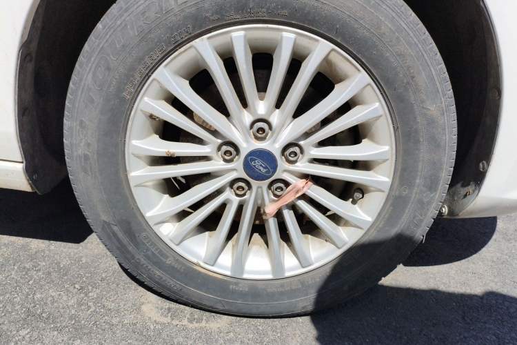 Used Ford Escort 2015 1.5L Automatic Comfort Edition Right Front Wheel Hub