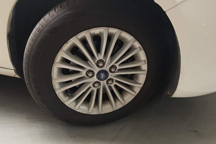 Used Ford Escort 2015 1.5L Automatic Comfort Edition Right Front Wheel Hub