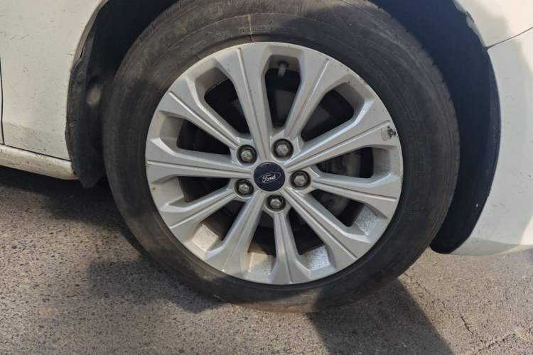 Used Ford Escort 2015 1.5L Automatic Fashion Model Right Front Wheel Hub