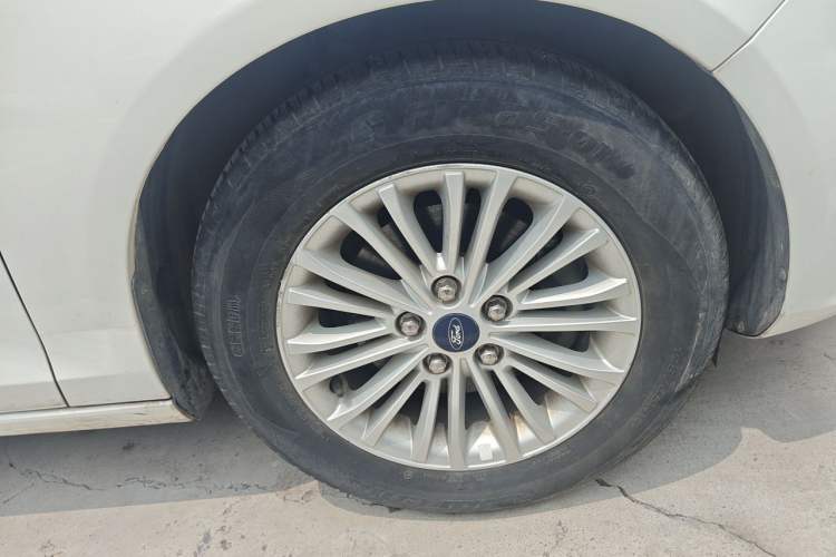 Used Ford Escort 2015 1.5L Manual Comfort Model Right Front Wheel Hub