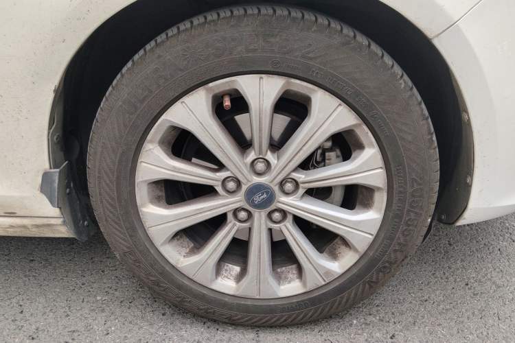 Used Ford Escort 2015 1.5L Automatic Fashion Model Right Front Wheel Hub