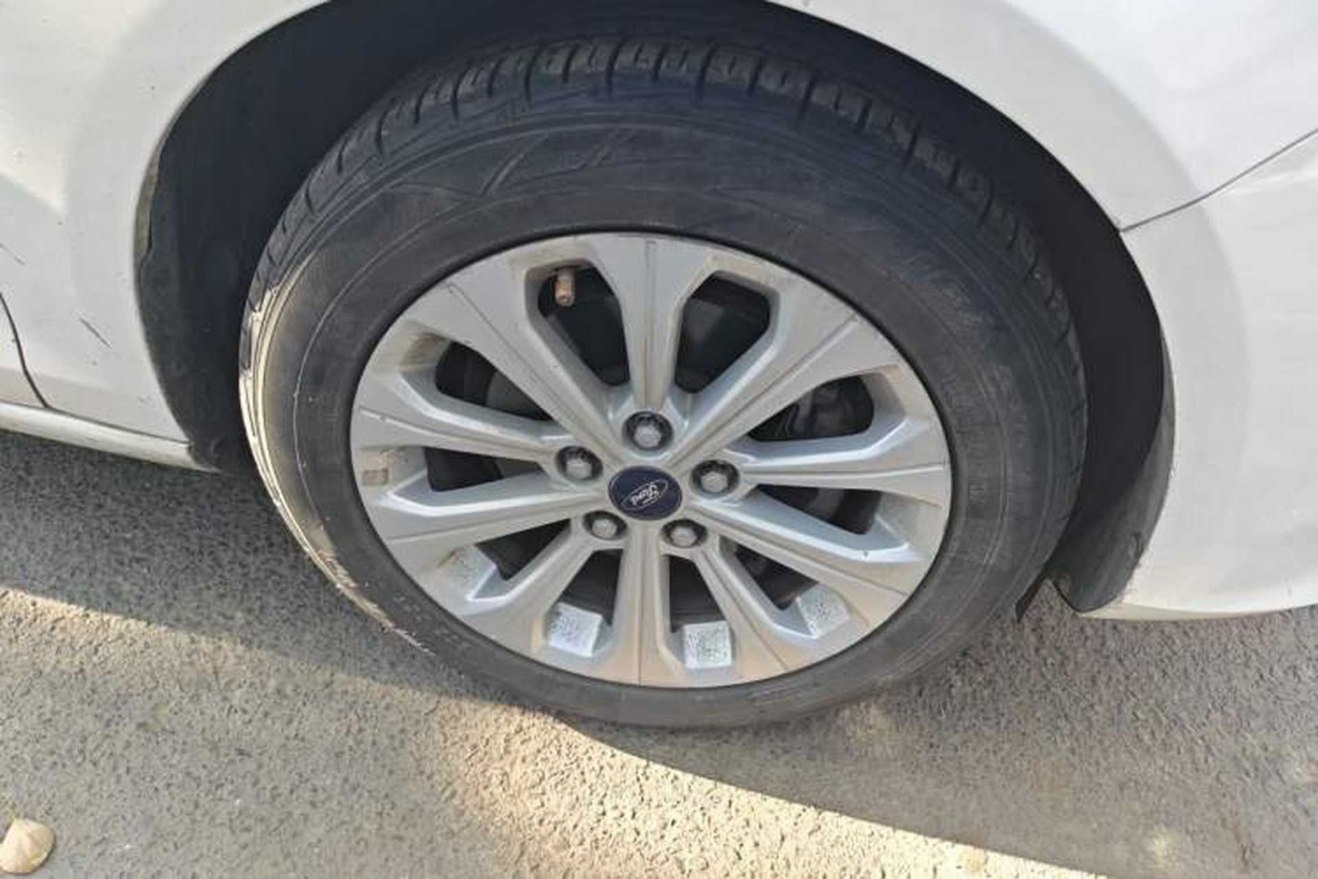 Used Ford Escort 2015 1.5L Automatic Fashion Model Right Front Wheel Hub