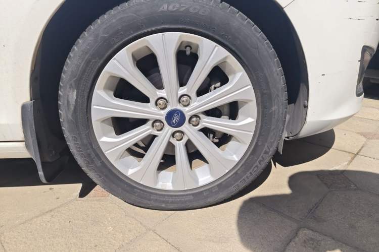 Used Ford Escort 2015 1.5L Automatic Fashion Model Right Front Wheel Hub