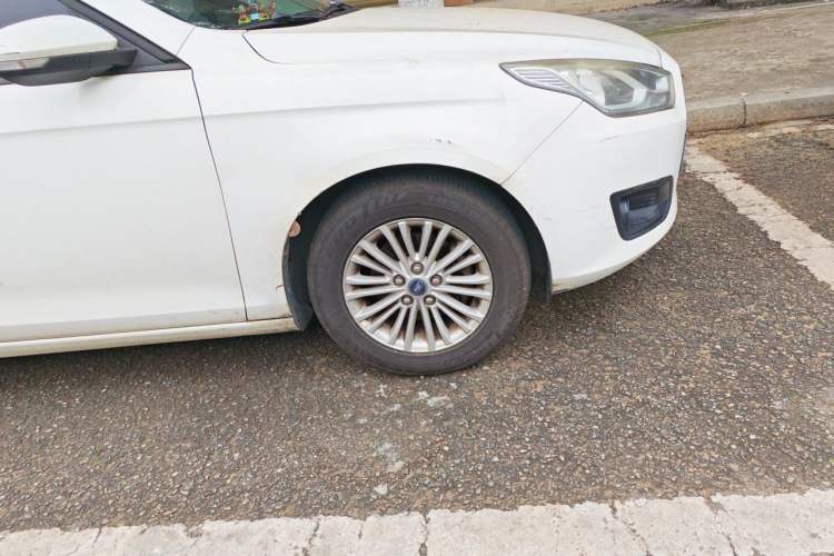 Used Ford Escort 2015 1.5L Manual Comfort Model Right Front Wheel Hub