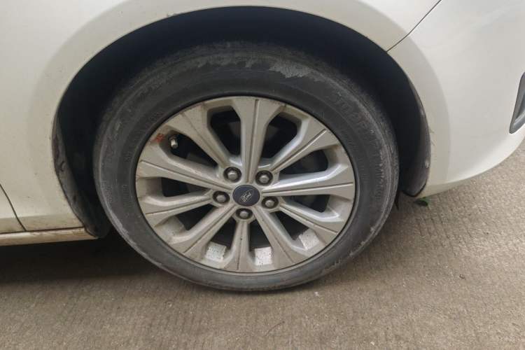 Used Ford Escort 2015 1.5L Automatic Fashion Model Right Front Wheel Hub